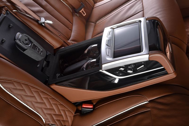 bmw750lixdrivesolitaire02