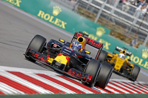 redbull_renault_szocsi_dppi