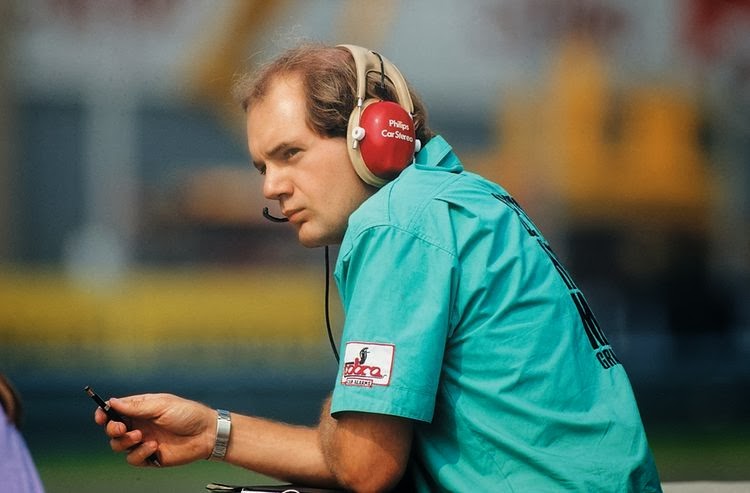 newey_1990