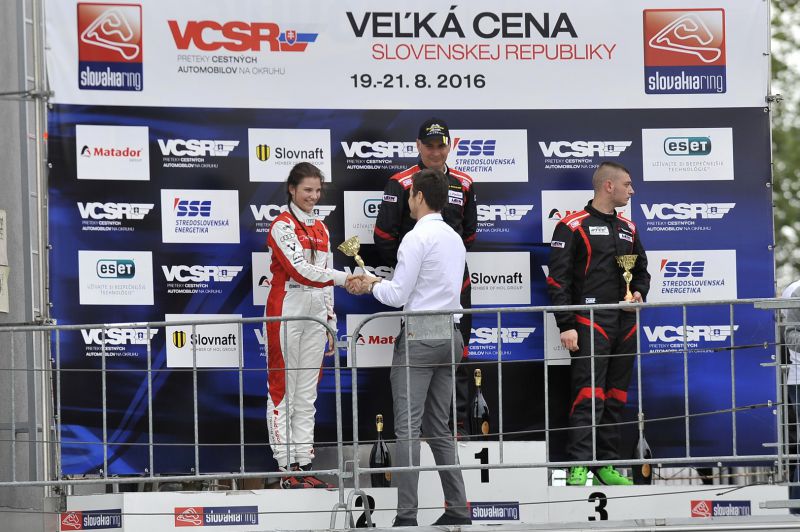 vivien_keszthelyi_audi_sport_slovakiaring_podium_3_resize