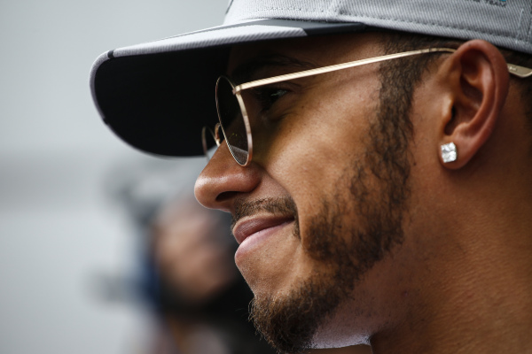 hamilton-sepang-mercedes-2016