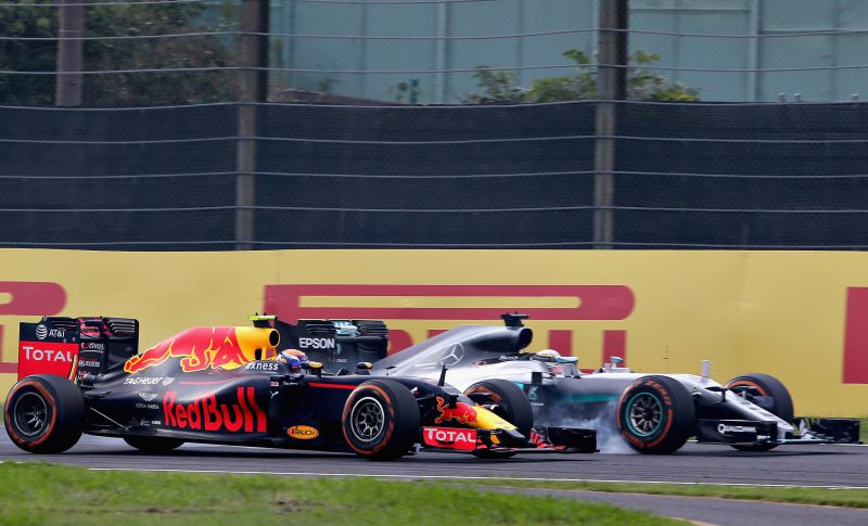 verstappen-hamilton-redbull-suzuka